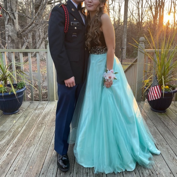 Prom dress - Picture 1 of 3